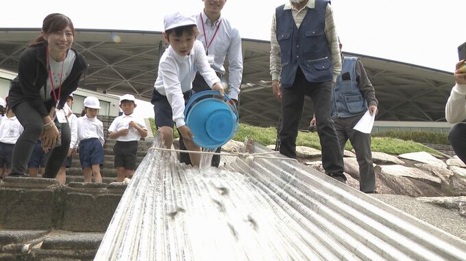 「やがて大きくなって思い出に」地域の小学生がアユを放流　山口県周南市　|　山口のニュース・天気・防災｜tys NEWS｜ｔｙｓテレビ山口
