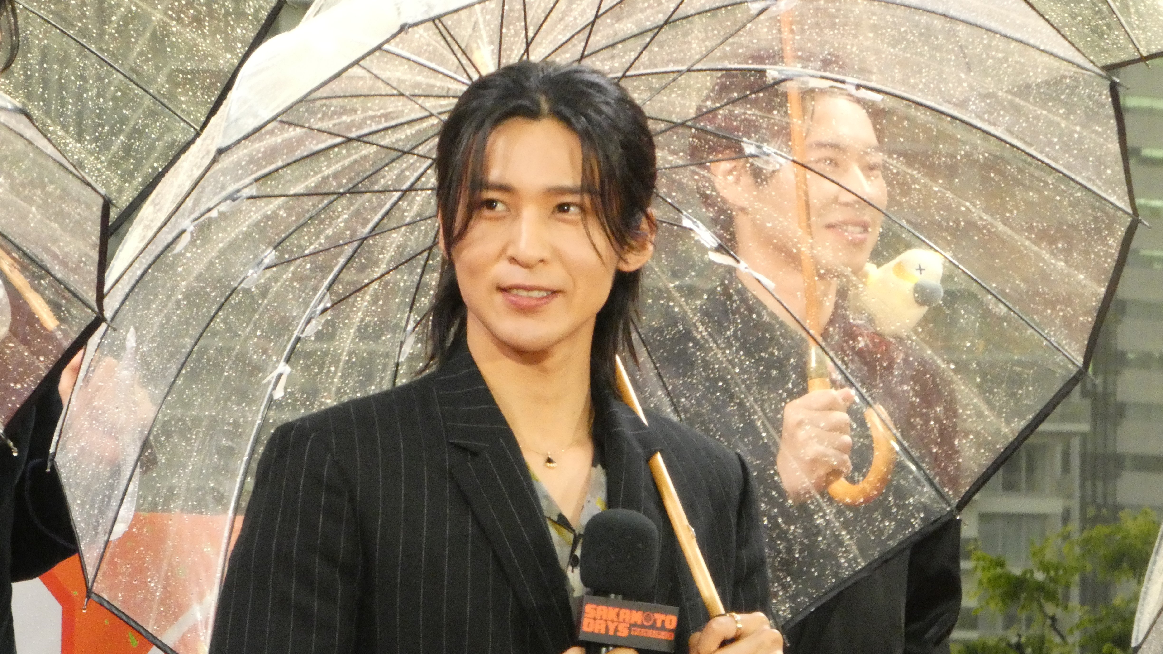 Snow Man・目黒蓮 】インタビュー途中“虹出現”空を見上げ大喜び