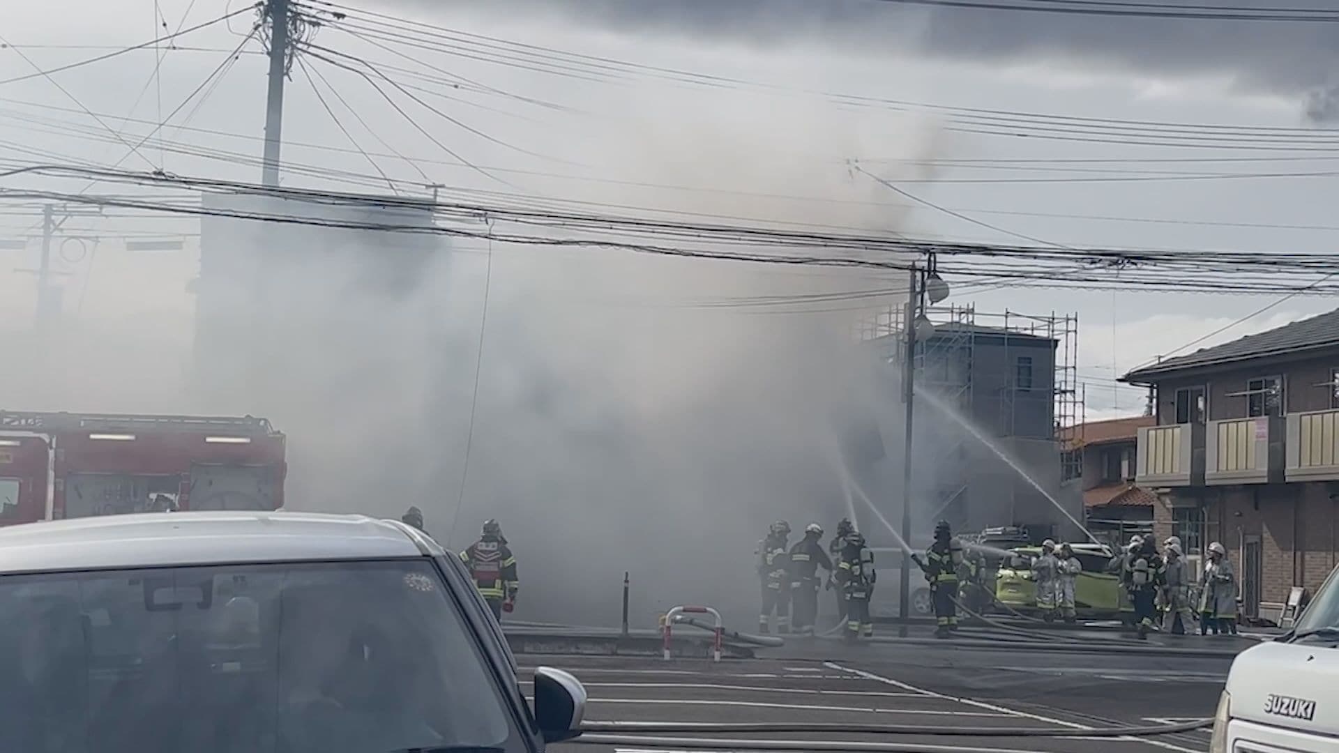 屋根から炎が…」福島市で住宅全焼 JR南福島駅近くの住宅密集地 けが人