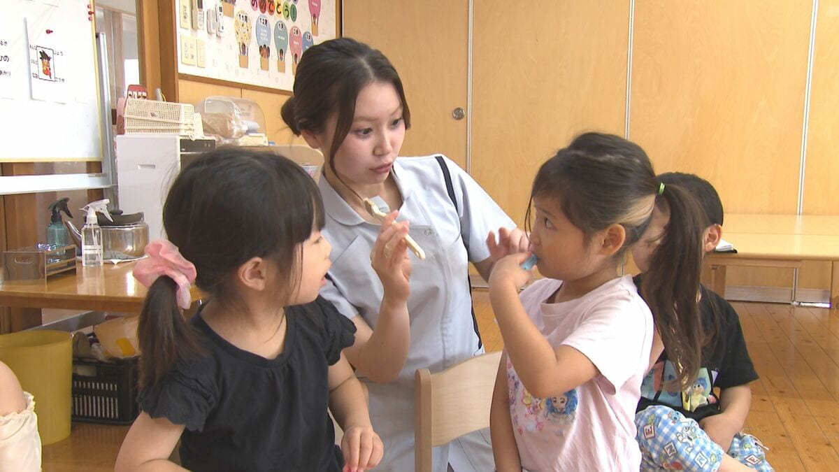 4日から「歯と口の健康週間」　未来の歯科衛生士が園児に歯の大切さを指導　大分・別府市