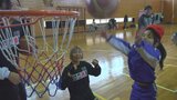 女子バスケ山梨クィーンビーズがろう学校で出前授業　子どもたちがスポーツの楽しさを満喫|TBS NEWS DIG
