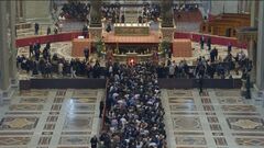 教皇フランシスコの遺体　一般信者への公開始まる　サンピエトロ大聖堂| TBS CROSS DIG with Bloomberg