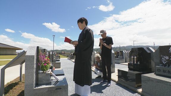 「前田利家ゆかりの墓地に異変」1年で73基が「墓じまい 」朽ちかけた「無縁墓」も4000基 合同埋葬の「合葬墓」が選ばれる訳は？ お寺にも「みんなの墓」現代のお墓事情に迫る　|　石川県のニュース｜MRO北陸放送