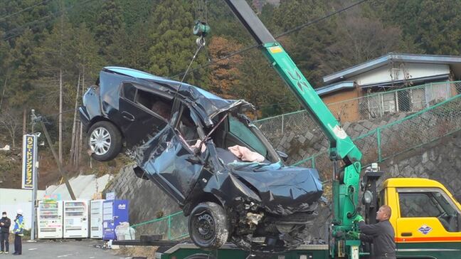 死亡したのは東京都の17歳の高校生　無免許で車を運転し横転事故　同乗の2人が大けが　山梨|TBS NEWS DIG