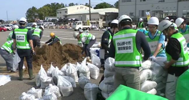 梅雨を前に 建設業協会がボランティアで土のう作り 石川・白山市|TBS NEWS DIG