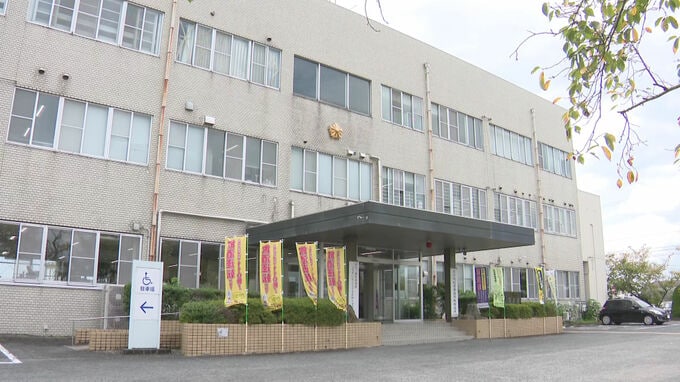 2人乗り原付バイク パトカー追跡中に田んぼに突っ込み転倒 柳川市 | 福岡のニュース|RKB NEWS|RKB毎日放送