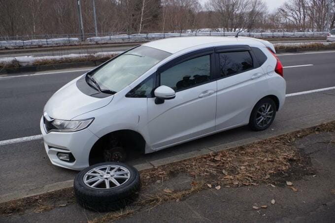 出勤途中にタイヤ脱落　去年10月に自分でタイヤ交換も、左前輪から異音…道路上を約25メートルに渡って転がる|TBS NEWS DIG