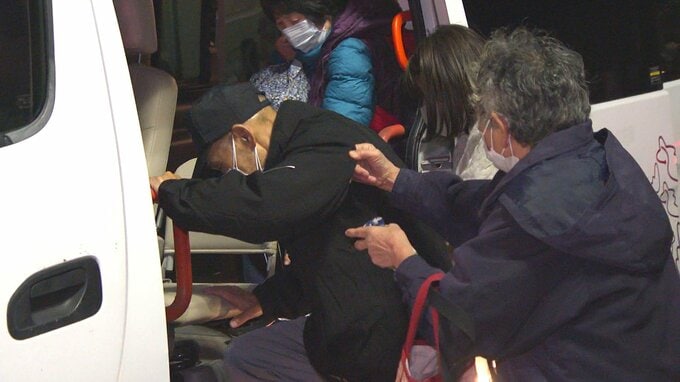 火の手迫る中、福祉車両で高齢者30人を避難所へ誘導　介護施設の迅速対応　大分市佐賀関大規模火災|TBS NEWS DIG