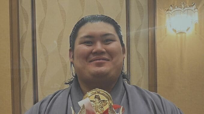大相撲初場所 敢闘賞の大の里 トロフィーを展示　|　石川県のニュース｜MRO北陸放送