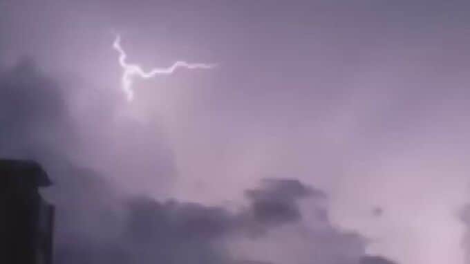 「ガラスが割れる音…もう一瞬で火が回って」落雷直後に民家火災 突然の雷で火災を防ぐには…消防に聞いてみると | BSSニュース | BSS山陰放送