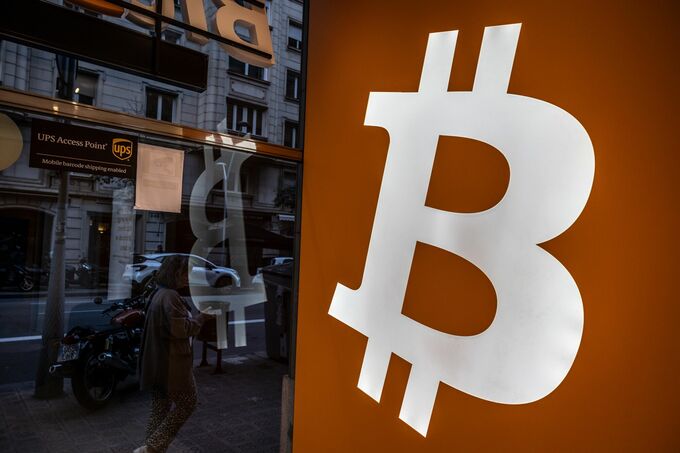 ビットコイン10万7000ドル割れ、10月強制清算に伴う下げ圧力なお継続