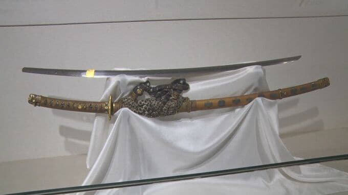 名刀「直綱」中御門天皇から津和野藩主・亀井茲親に下賜　日本三大鉄と称された「出羽鋼」で作られた太刀展覧会　|　BSSニュース | BSS山陰放送