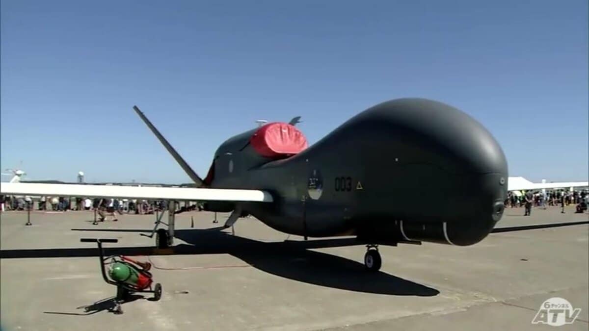 三沢基地で航空祭 日米の戦闘機の展示飛行「現物じゃないと出ない迫力