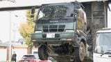 「『お父さん、歩道橋が！』って」ダンプカーの荷台が歩道橋に衝突「飛び起きた！こんなのありえんよね」【動画あり】|TBS NEWS DIG