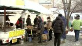 「ウニとアワビがおいしそう」帰省した人にも館鼻岸壁朝市の雰囲気を 八戸駅前で新春朝市 青森県|TBS NEWS DIG