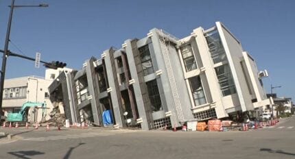 能登半島地震で倒壊の「五島屋ビル」基礎部分のくいの破損で倒壊、地盤