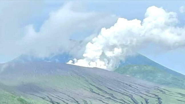 新燃岳噴火警戒レベル3に引き上げ　気象台「22日より大きな噴火の可能性も」地元住民は観光への影響懸念　鹿児島|TBS NEWS DIG