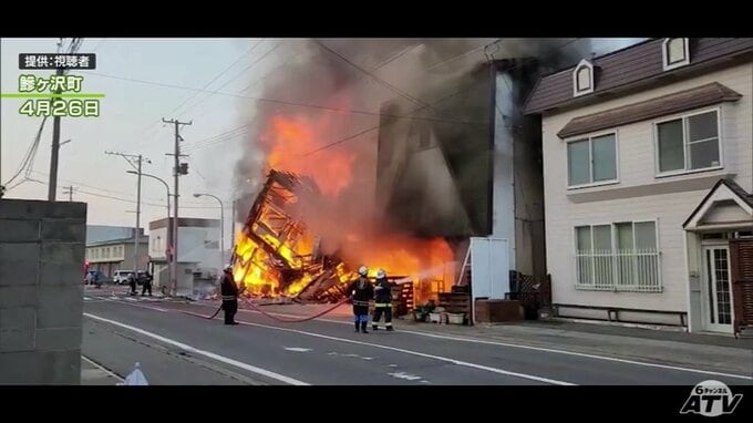 【詳報】4月発生の8棟が焼けた火事で新聞配達員の58歳の男を放火の疑いで逮捕　男は火をつけたとされる家に住む人と面識あり　容疑をおおむね認める　青森県鰺ヶ沢町|TBS NEWS DIG