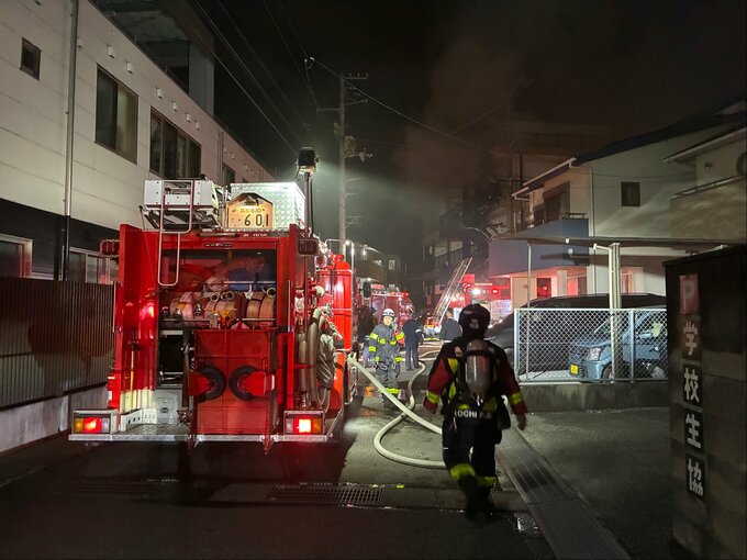 アパート一室全焼で119番相次ぐ、77歳女性が軽傷　搬送も命に別状なし【高知】　|　高知のニュース・天気｜KUTV NEWS | KUTVテレビ高知