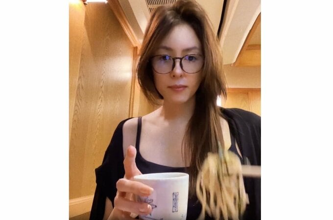 大河内志保さん（５２）　「気になっていたお蕎麦屋さんへ」「ノーメイクで　急いで出発」　堪能しカメラにグッドサイン|TBS NEWS DIG