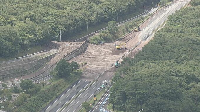 大分自動車道で土砂崩れ、主要道路が陥没…温泉地への大動脈“マヒ”　観光関係者は影響の長期化を懸念　|　大分のニュース｜OBS NEWS｜大分放送
