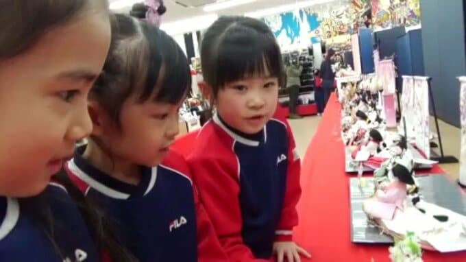 「きらきらでかわいい」園児がひな人形を見学 愛媛県・松山市|TBS NEWS DIG