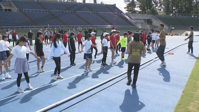 アテネ五輪金・野口みずきさんらレジェンドがコツ伝授 子どもたちを対象にランニングレッスン|TBS NEWS DIG
