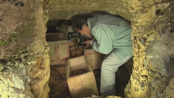 「ノロ」の末裔が見守るなか初調査　琉球王国時代の「ノロ」を葬ったとされる墓　|　沖縄のニュース｜RBC 琉球放送