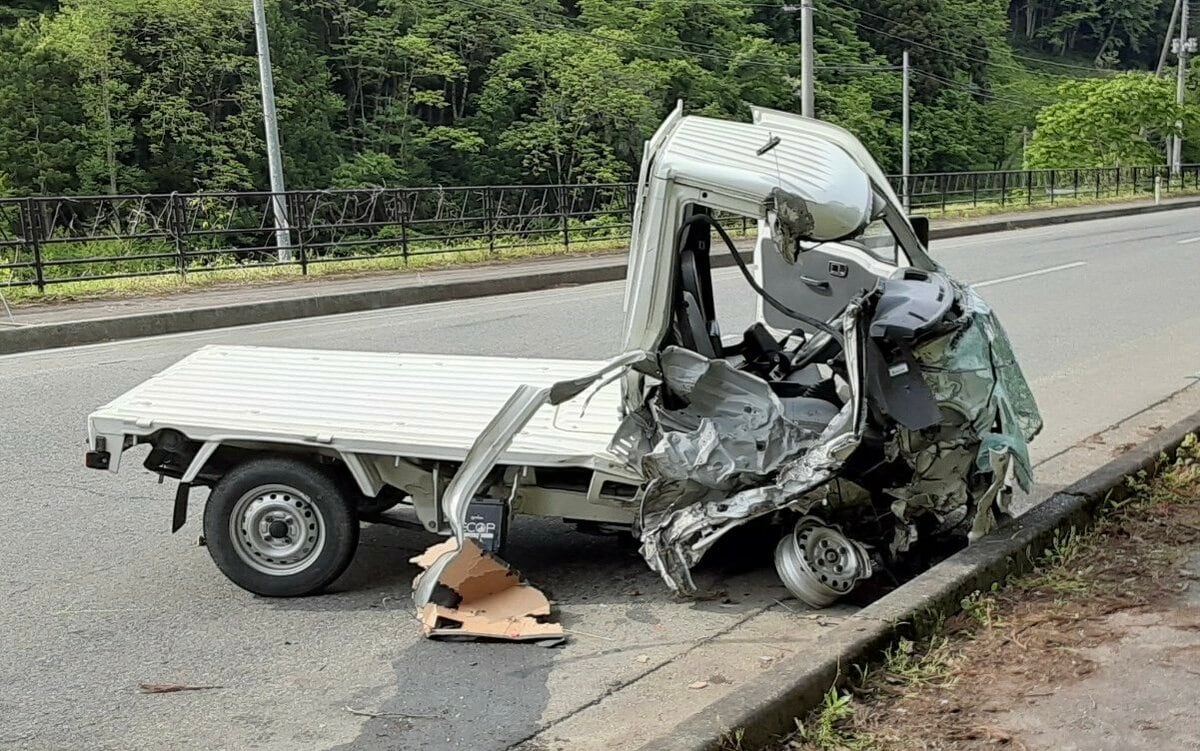 軽 自動車 事故 ぺちゃんこ