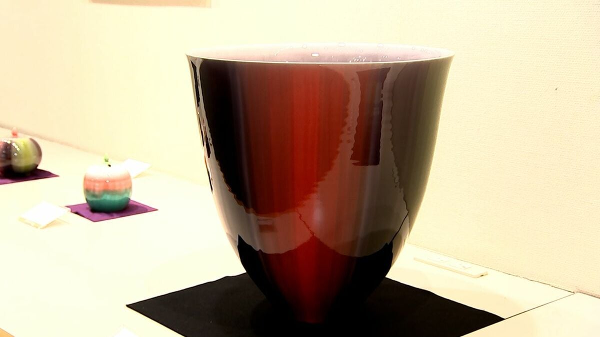九谷焼 壺 徳田八十吉 現代作家 2 印象的な赤のグラデーション