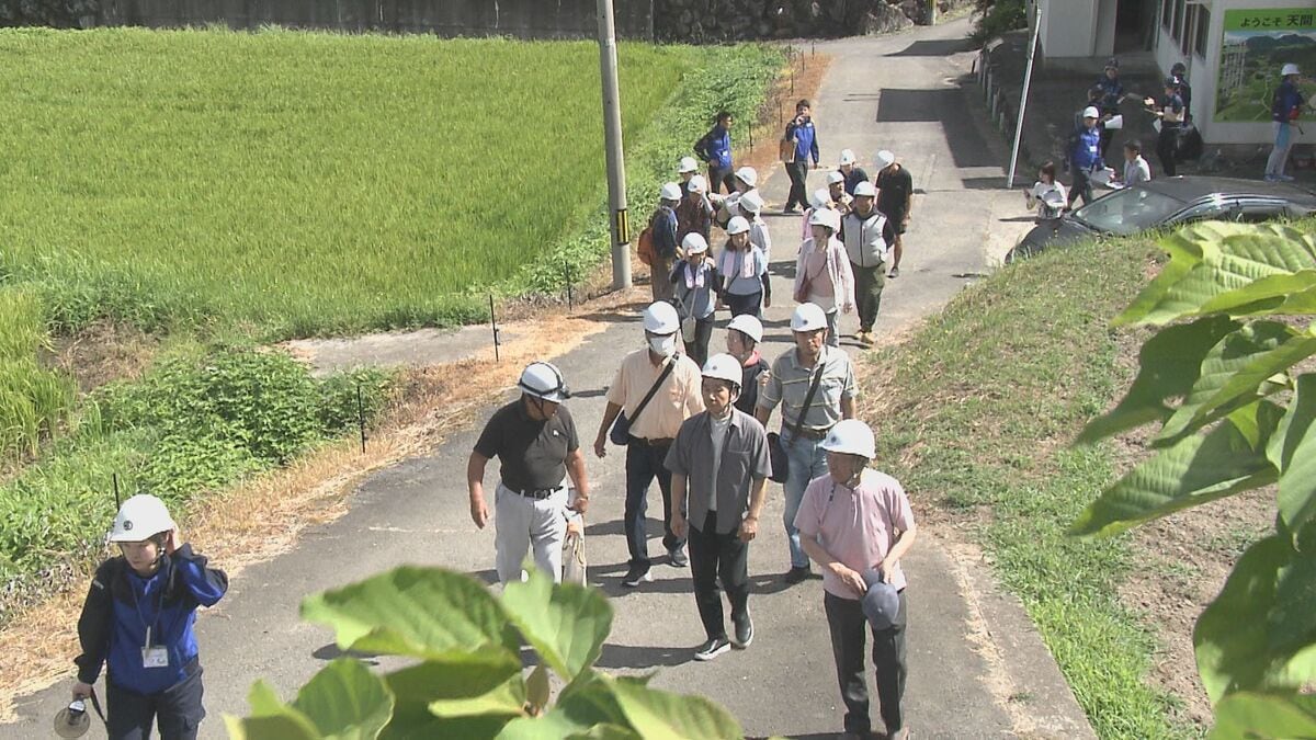 伽藍岳でレベル4引き上げ、住民がバスで避難　火山性地震多発、噴火を想定に訓練