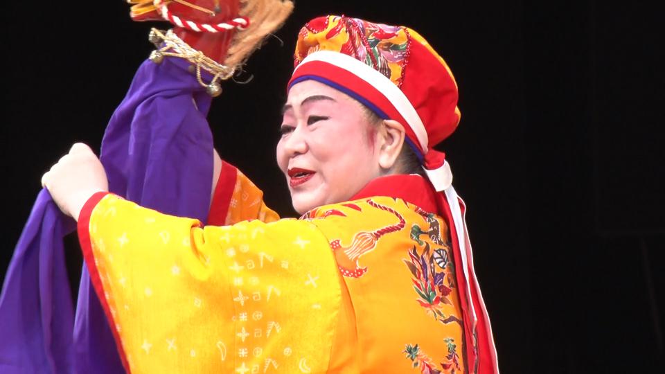 首里城正殿の再建を宮古芸能で祝う記念公演