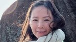 【小西真奈美】「長寿岩」で「色んな悩みはちっぽけ」爽やかな笑顔で「色んなエネルギーを吸収」|TBS NEWS DIG