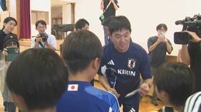 「エールを送りたい」サッカー日本代表・森保一監督　熊本地震の被災地を訪問　小中学生と交流　熊本・氷川町|TBS NEWS DIG