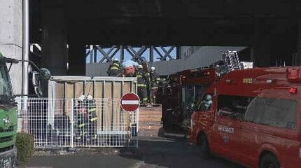 強風】コンテナの休憩室が強風でとばされ 男性が閉じ込められる 仙台