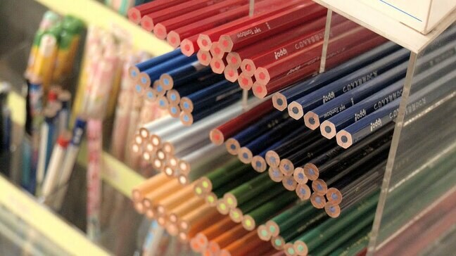 毎朝6時半に開店 愛された“街の文具店” 半世紀以上の歴史に幕… 生徒約100人が感謝のサプライズ|TBS NEWS DIG