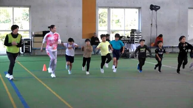 陸上・一山麻緒選手、鈴木健吾選手夫妻がランニング教室　Dream Runスクール|TBS NEWS DIG