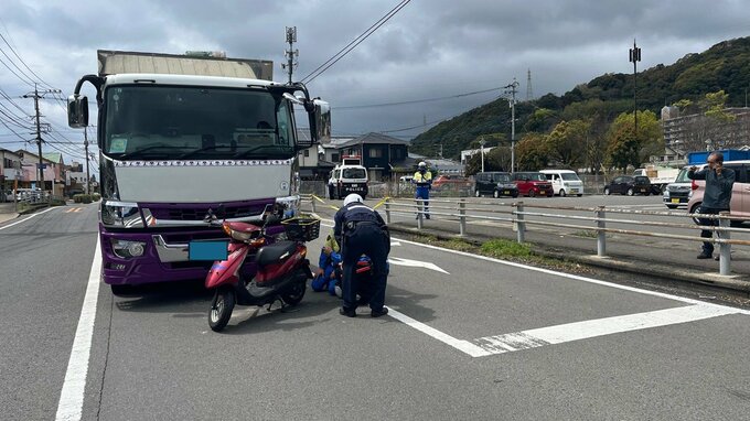 【速報・更新】トラックとバイクの衝突事故で足が挟まったバイク運転手男性（66）を救助【長崎市】|TBS NEWS DIG
