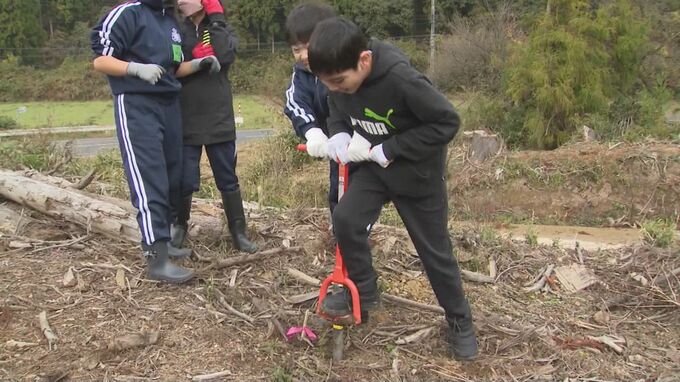 「地球温暖化が抑えられるといいな」　森を守れ　子どもたちがスギを植樹　|　BSSニュース | BSS山陰放送