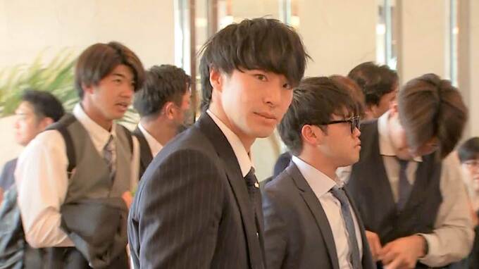 DeNAがキャンプ地・沖縄入り　ドラフト1位ルーキー度会隆輝「やっとこの世界に来れた」|TBS NEWS DIG
