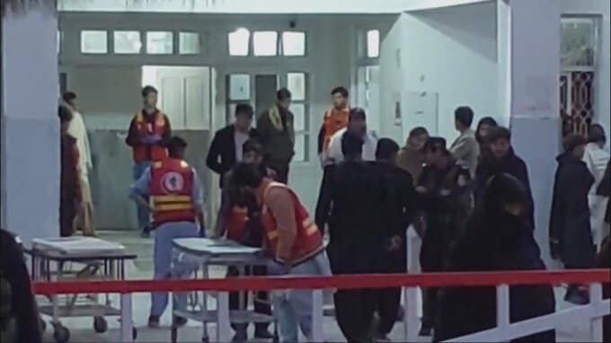 パキスタンで武装集団が車両銃撃 38人死亡 20人以上負傷  シーア派標的のテロか… 宗派間の衝突相次ぐ|TBS NEWS DIG