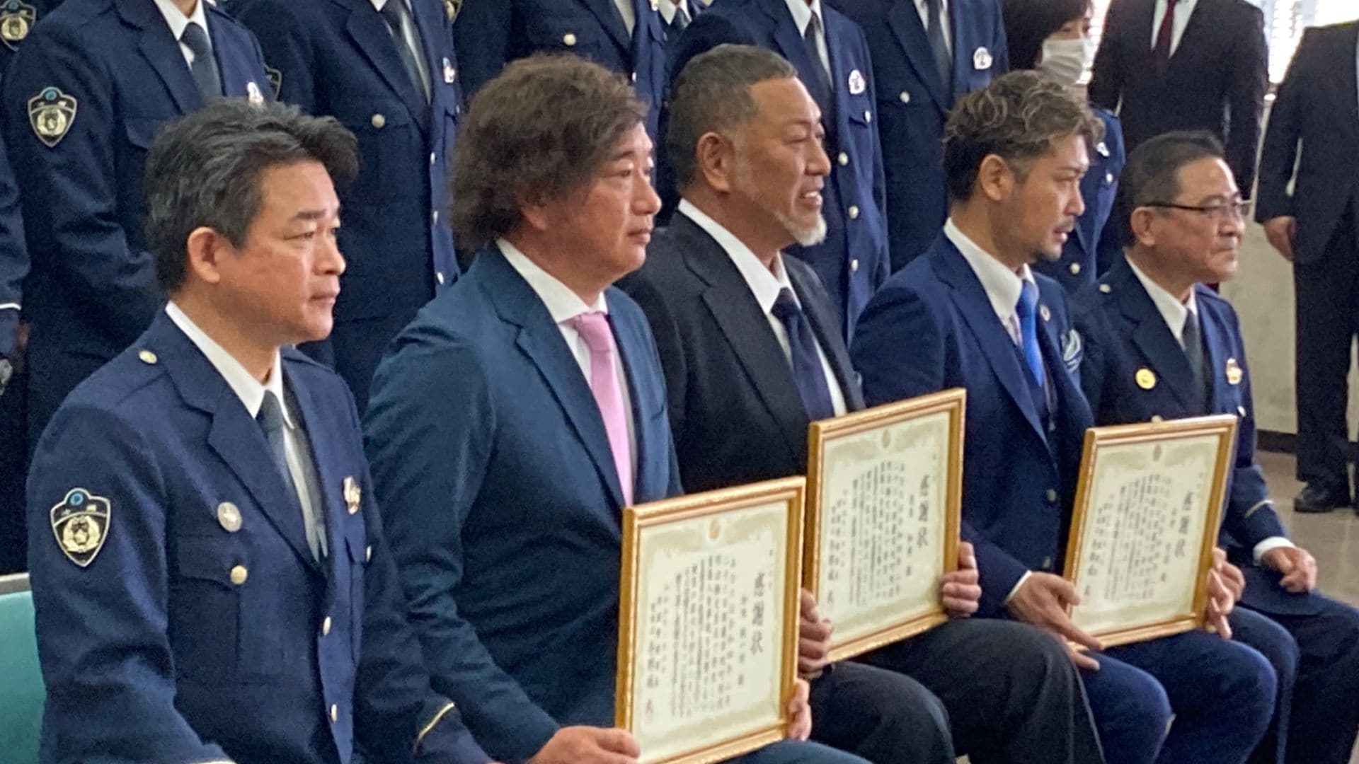 「わざわざ、という気持ちもあったが…」清原和博さんら3人 事故現場で人命救助で警察から感謝状 | TBS NEWS DIG