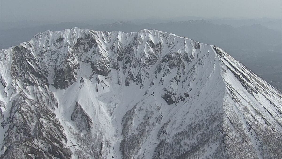 冬山登山中に約200m滑落した女性の救助に向かう途中、警察官はバックカントリースキーの男性が滑落していく場面を目撃した…公務員の男性(26)が右足骨折の大けが　1日に2度防災ヘリで救助　国立公園大山で遭難相次ぐ | BSSニュース | BSS山陰放送