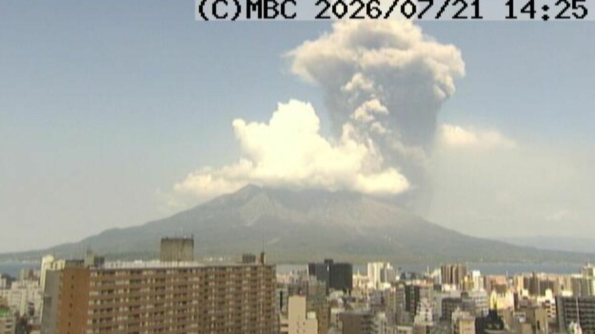 桜島で噴火、噴煙高さ3000mに　やや多量の降灰予想も　鹿児島