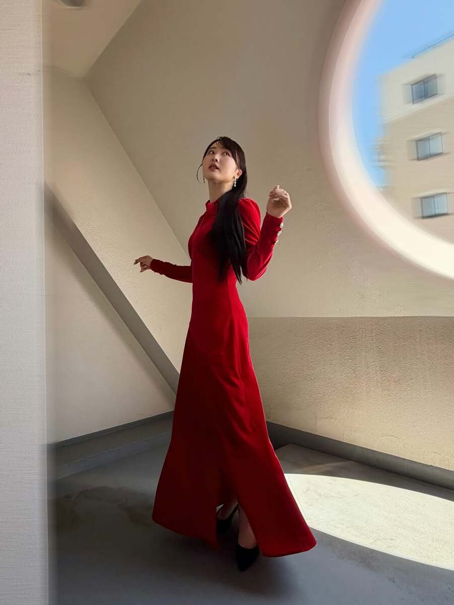 本田望結 】 「真っ赤なドレス」 オフショットにファン反響 「可愛くて