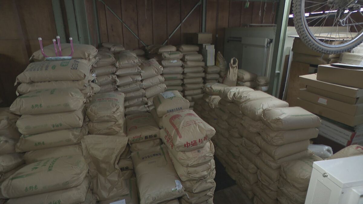 価格高騰が続き新米が売れない 古米や“訳あり米”の需要が高まり倉庫には新米が山積み…｢売り先探さないと厳しい｣