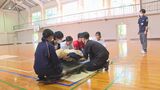 声をかけて意識があるかどうか判別し担架の使い方を確認 青少年赤十字のリーダーを養成 日本赤十字社山口県支部|TBS NEWS DIG