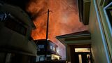 住宅から上がる炎と煙…鹿児島市坂之上で火事　消火活動続く|TBS NEWS DIG