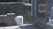 「骨つぼがひっくり返って」大雨で墓70基が水没 靴を履いたままで“お盆の法要” | 熊本のニュース|RKK NEWS|RKK熊本放送