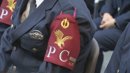 警察 官 腕章 優れた警察官161人を エース に任命 目印はえんじ色の腕章 職務質問での検挙率が上位10 の優秀者ら 名古屋・愛知・岐阜・三重のニュース CBC news CBC web 1ページ